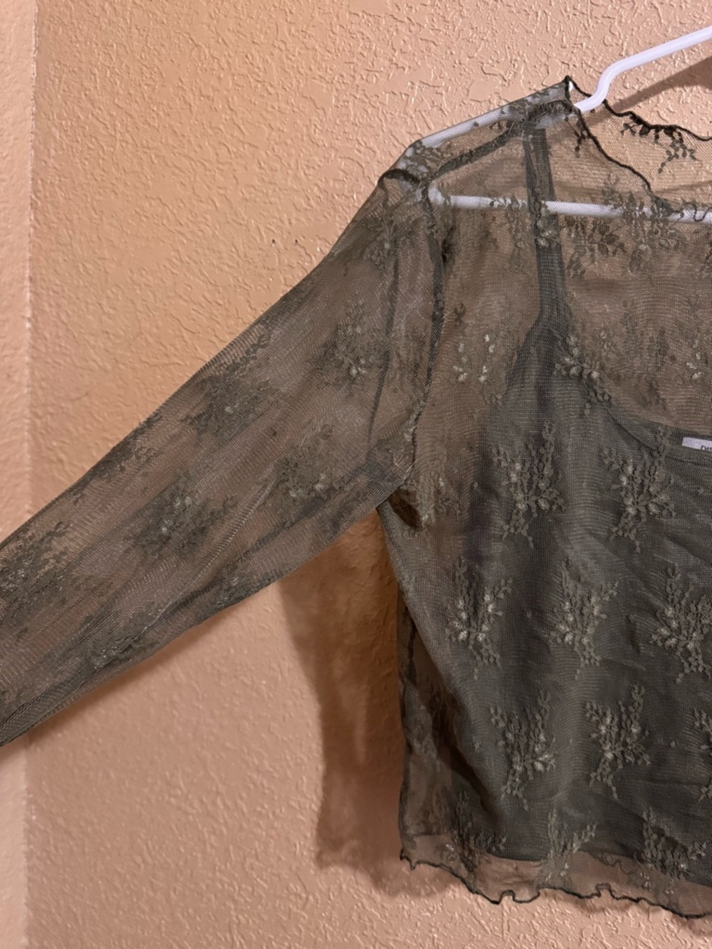 Discreet olive green lace top - Picture 2 of 4